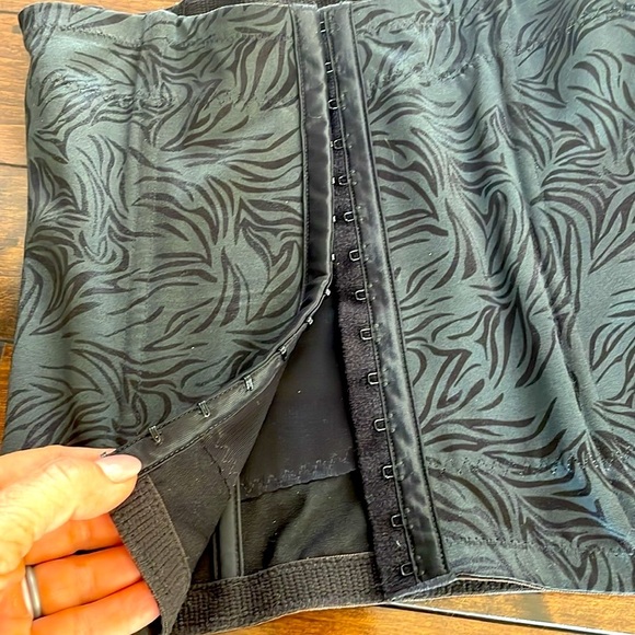 Maidenform Size S Firm Control Waist Cincher SE3067 Black Gray Zebra print - Picture 6 of 10